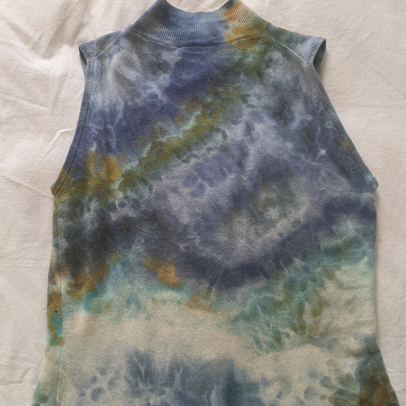 Neiman Marcus sleeveless cashmere sweater - Picture 2 of 3